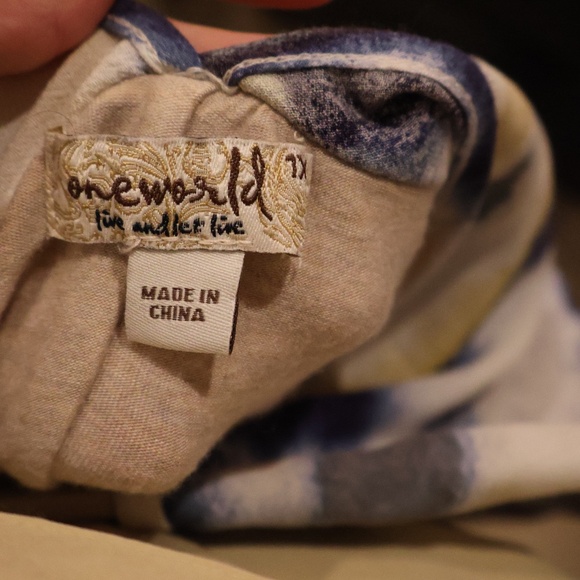 One World V Neck - Picture 3 of 4